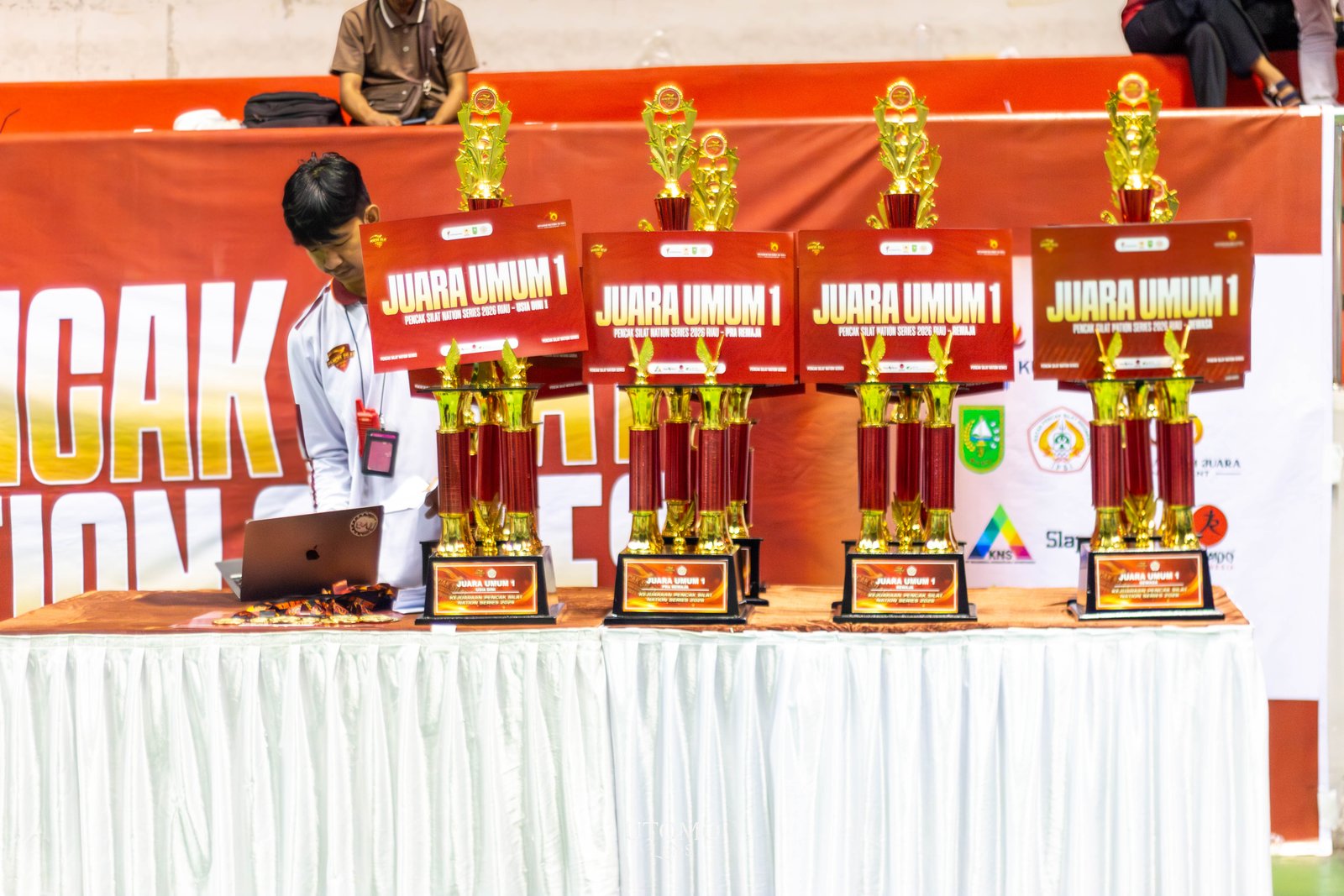 Mahkota Kejayaan Menanti: Simbol Prestise dan Puncak Dedikasi PSNS Riau 2026